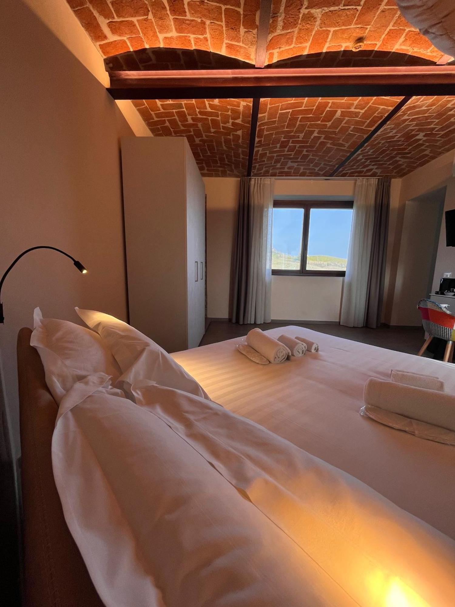 Hotel Le Cornici - Cascina Di Charme Diano dʼAlba Exterior foto